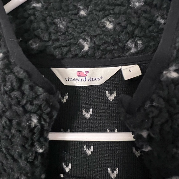 Women’s Vineyard Vines pullover - Picture 4 of 5